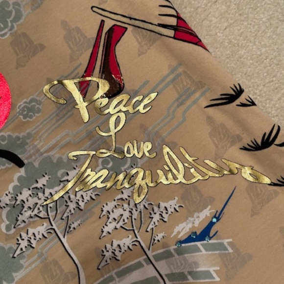 WOMEN'S BEAUTIFUL MULTI COLORED TEE  TOP WITH SEQUINS BY TAU,  SIZE: LARGE - Picture 9 of 12